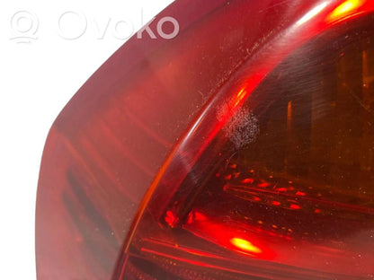 Задний фонарь в кузове