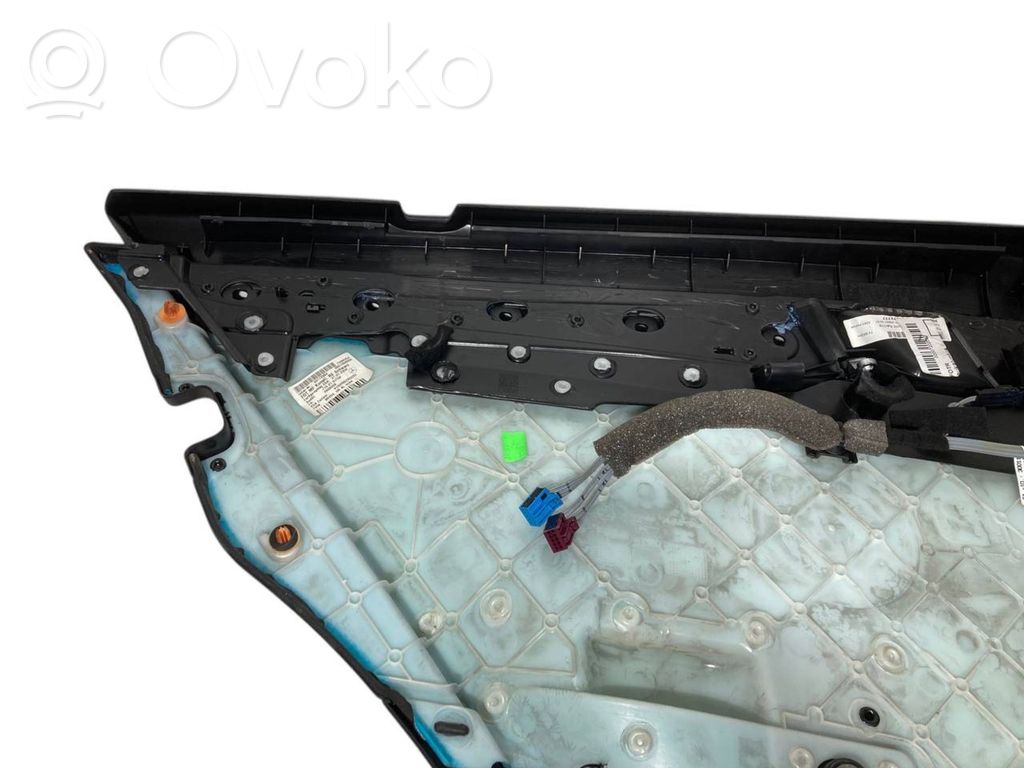 Apšuvums aizmugurējām durvīm