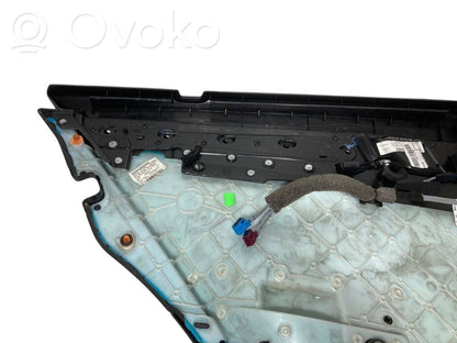 Apšuvums aizmugurējām durvīm