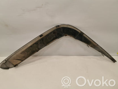 Priekšpusē dekoratīva bampera uzlikas