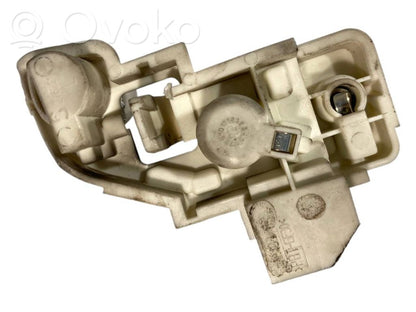 Aizmugures spuldzes vāka turētājs