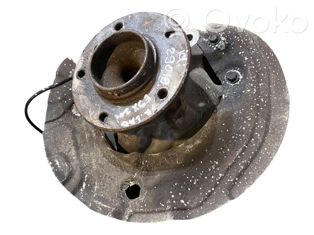 Priekšējā riteņa rumbas vārpstas šarnīrs (stupica, capfa)