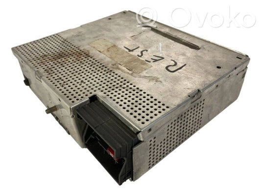 Radio / CD/DVD atskaņotājs / navigācija