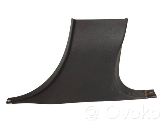 (B) statņa dekoratīvā apdare (apakšdaļa)