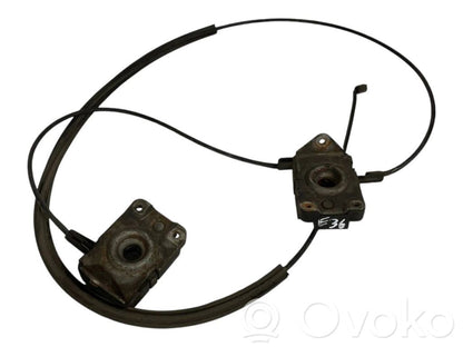 Dzinēja pārsega slēdzene