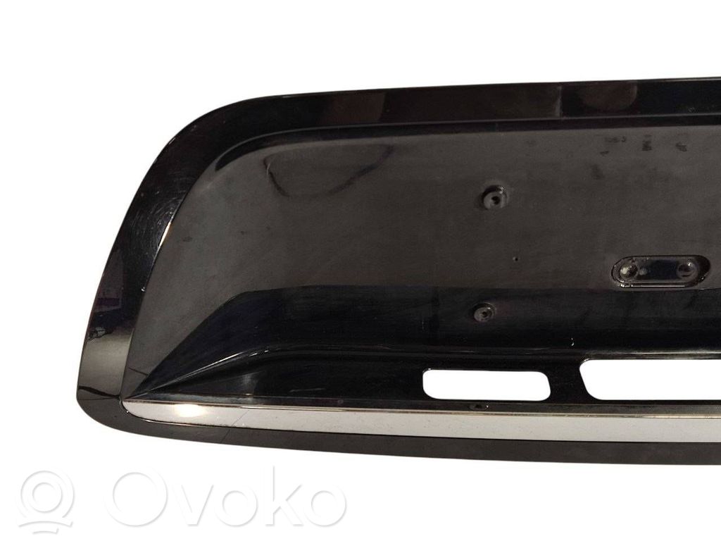 Bagāžnieka numura zīmes apgaismojuma līste