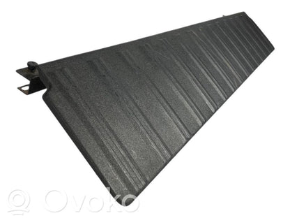 Bagāžnieka sānu apakšējās apdares panelis