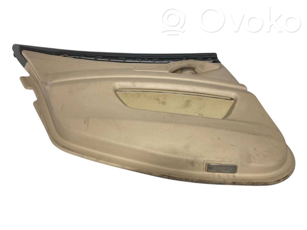 Apšuvums aizmugurējām durvīm