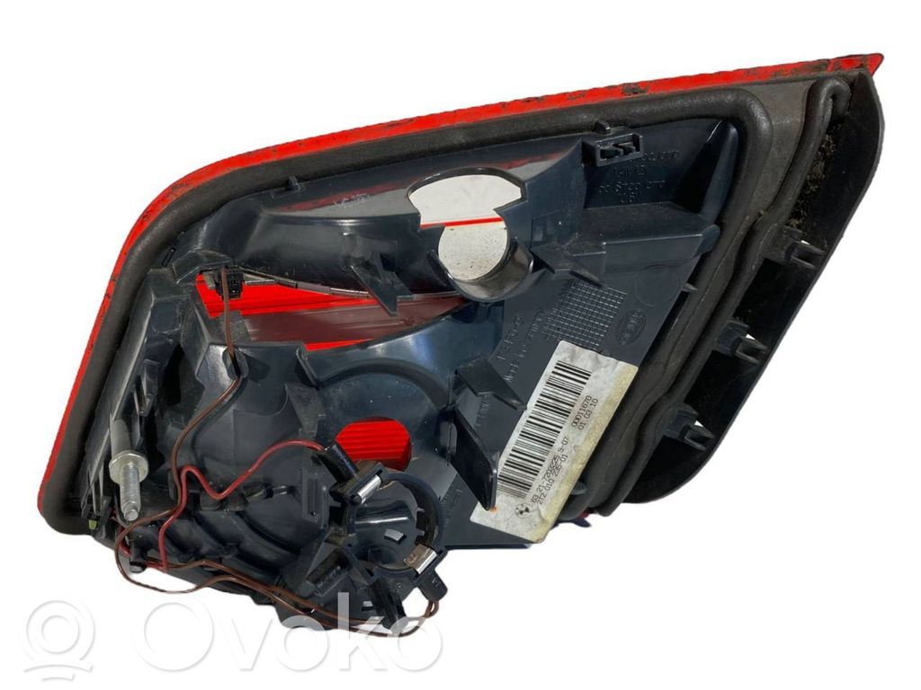 Aizmugurējais lukturis pārsegā