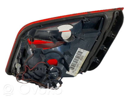 Aizmugurējais lukturis pārsegā