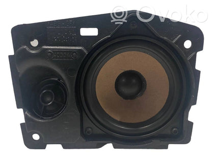 Skaļrunis (-i) pakaļējās durvīs