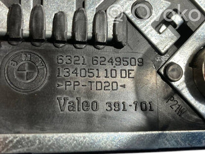 Держатель крышки заднего фонаря