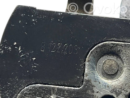 Priekšpusē slēdzene