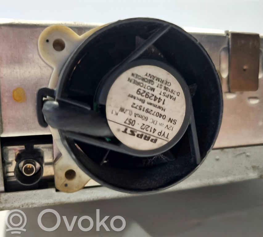 Radio / CD/DVD atskaņotājs / navigācija