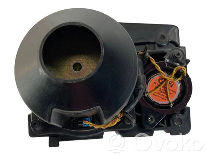 Skaļrunis priekšējā panelī