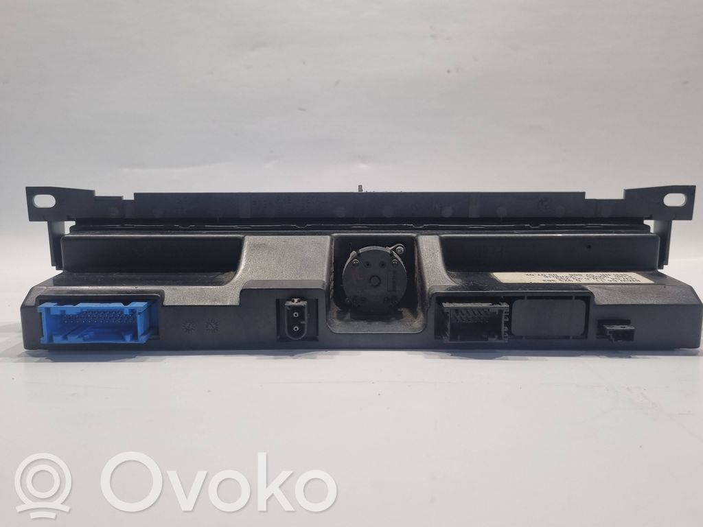 Air conditioning / climate control / interior heating control unit (in the passenger compartment)