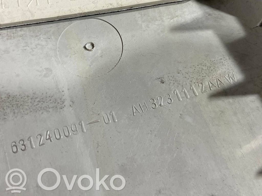 (B) statņa dekoratīvā apdare (augšdaļa)