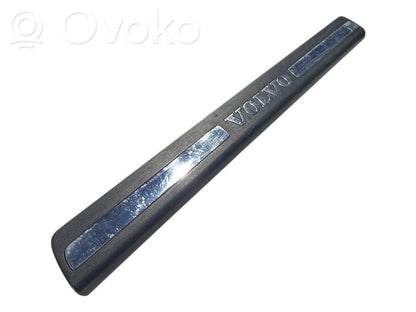 Priekšējā sliekšņa dekoratīvā apdare (iekšējā)