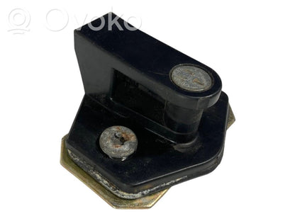 Priekšpusē slēdzenes cilpa