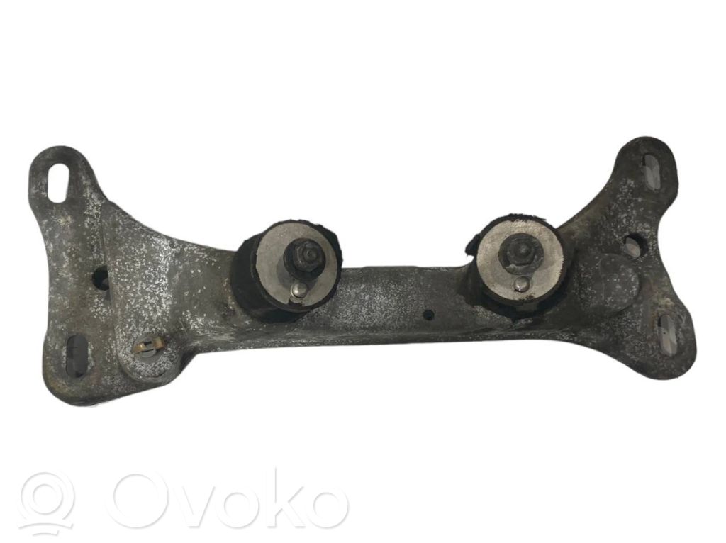 Transmission mounting bracket