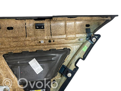 Apšuvums aizmugurējām durvīm