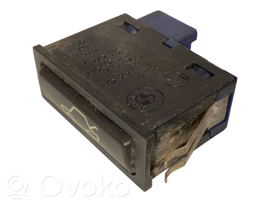 Aizmugures durvju atvēršanas slēdzis