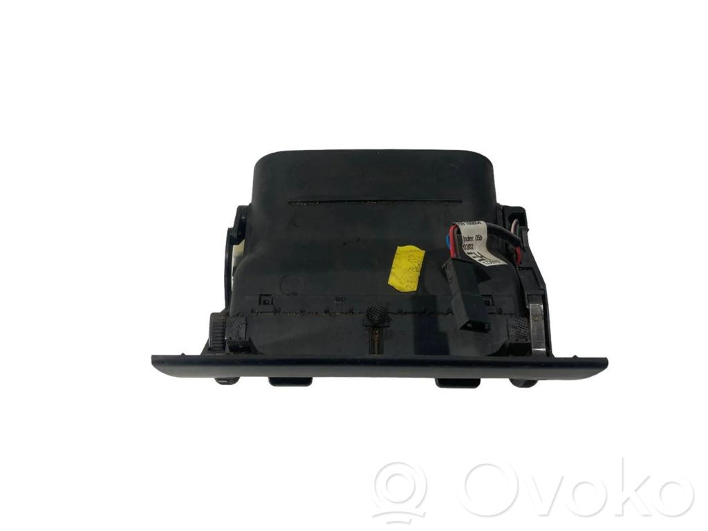 Задняя воздухо-вентиляционная решетка