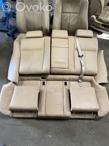 Aizmugurējais sēdeklis