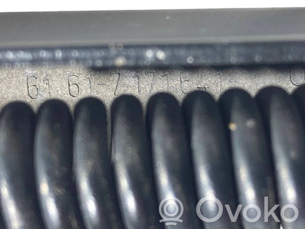 Windshield wiper arm