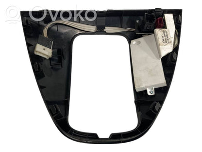 Ātrumu pārslēgšanas sviras dekoratīvā apdare (plastmasas)