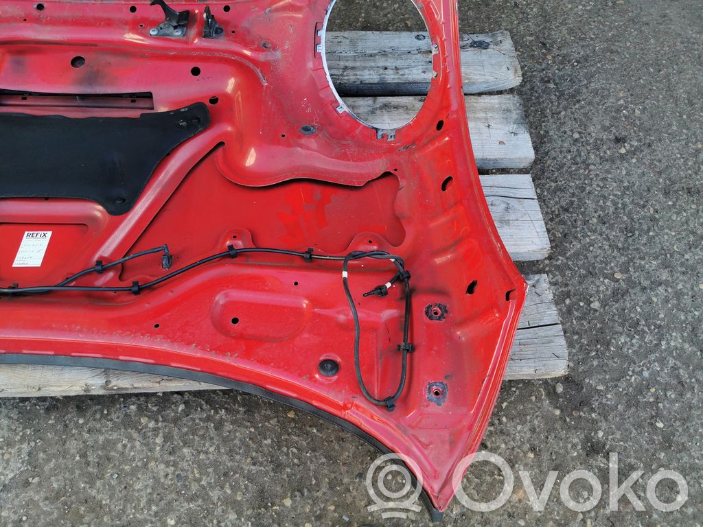 Dzinēja pārsegs (vāks)