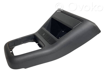 Ātrumu pārslēgšanas sviras dekoratīvā apdare (plastmasas)