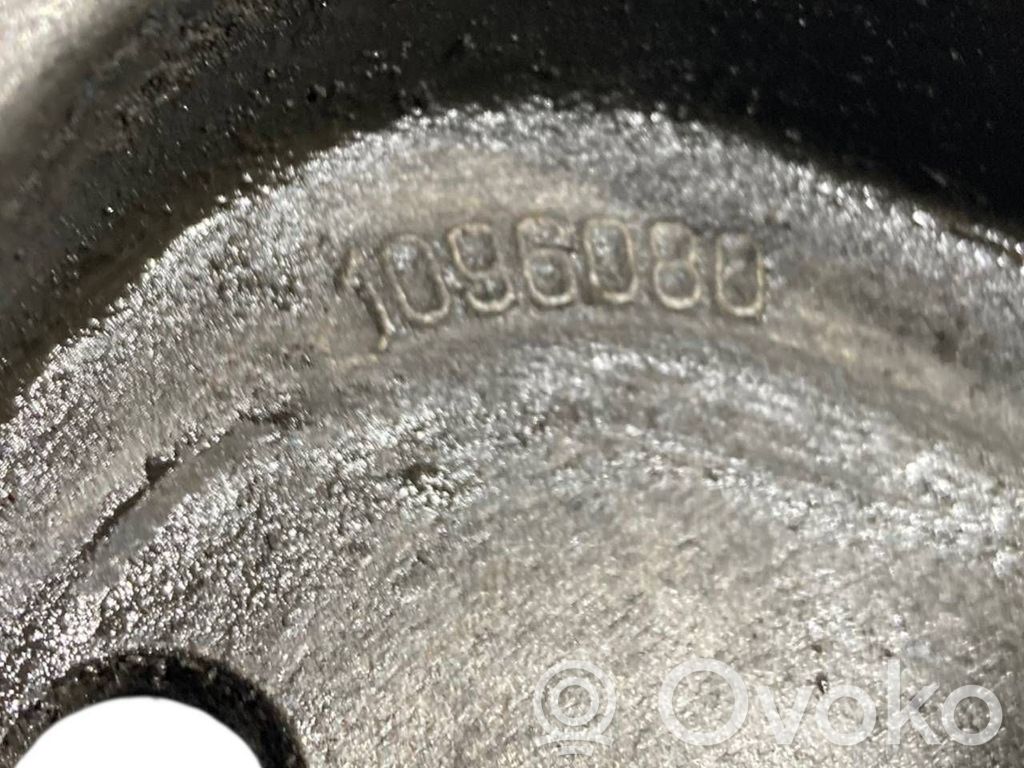 Dzinēja nostiprināšanas stiprinājums-kronšteins