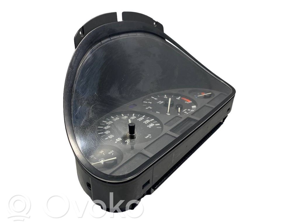 Speedometer (in the instrument panel)