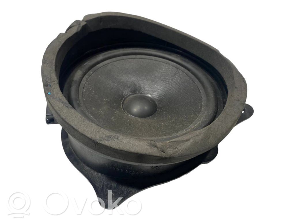 Speaker(s) in the rear door