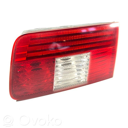 Aizmugurējais lukturis pārsegā