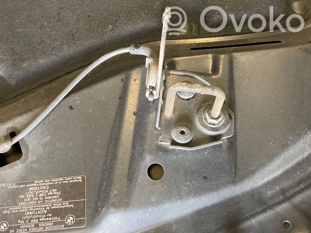 Dzinēja pārsegs (vāks)