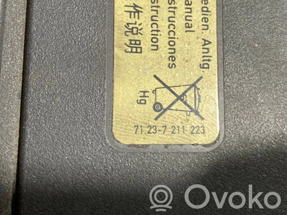 Dzinēja pārsega slēdzenes dekoratīvā apdare