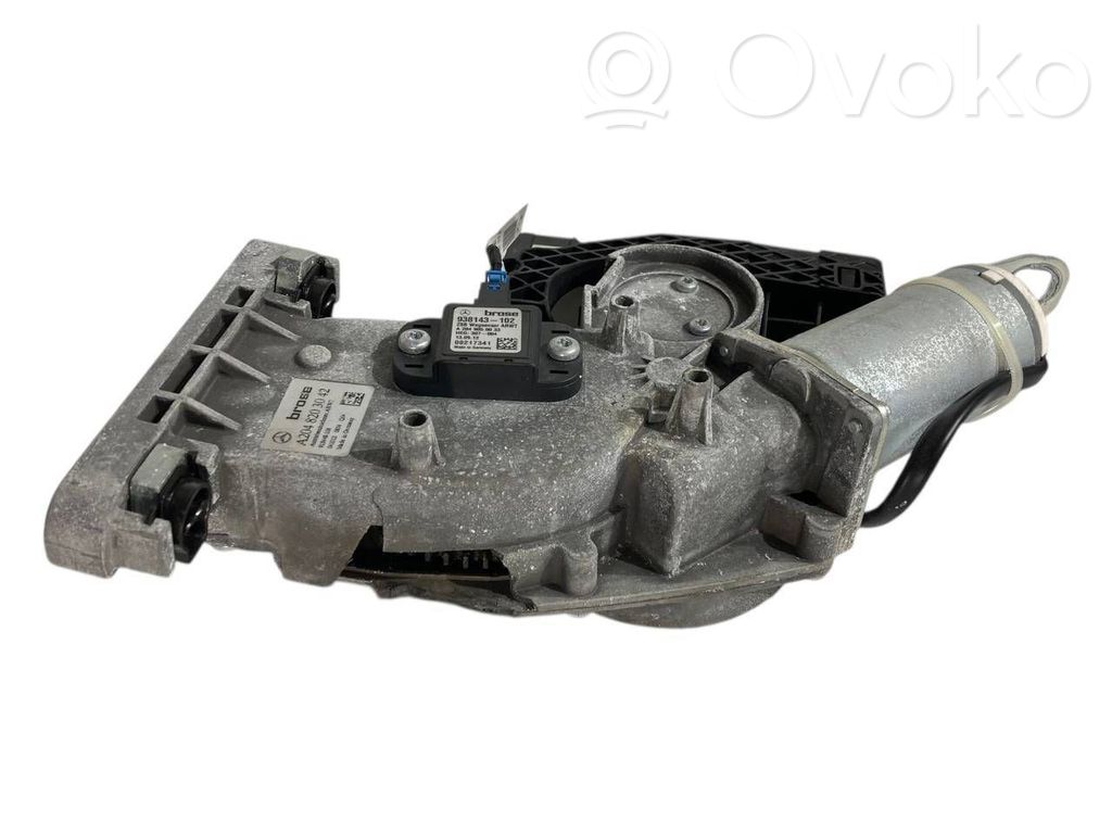 Aizmugurējā pārsega pievilcējs