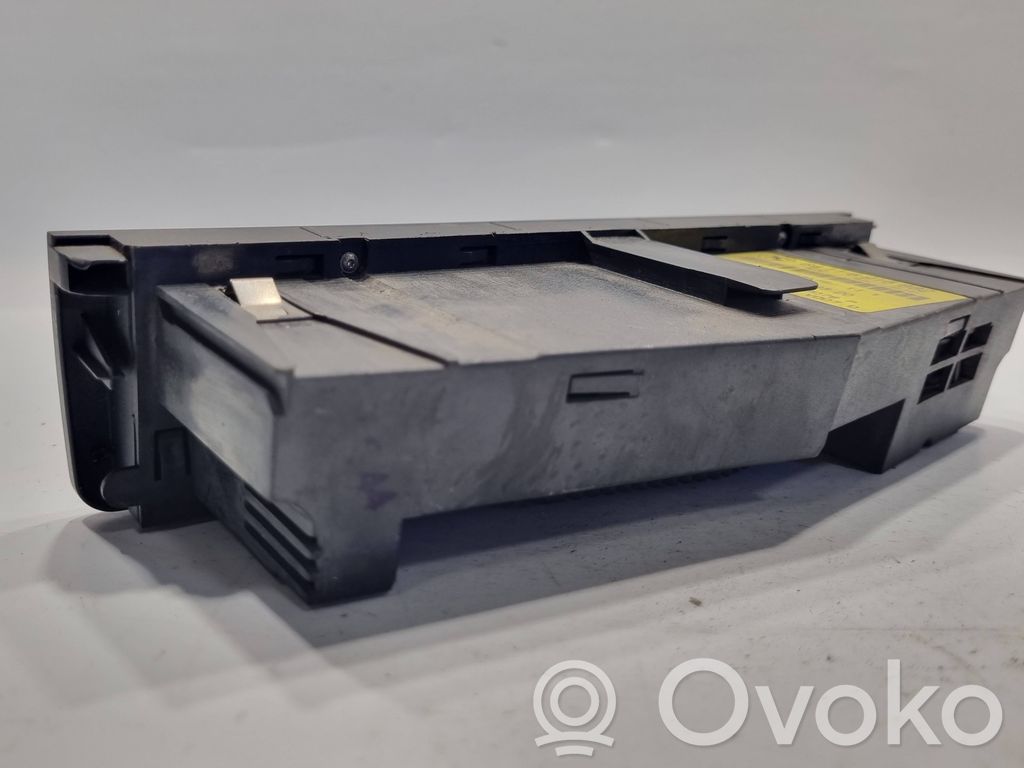 Gaisa kondicioniera / klimata kontroles / salona apsildes vadības bloks (salonā)