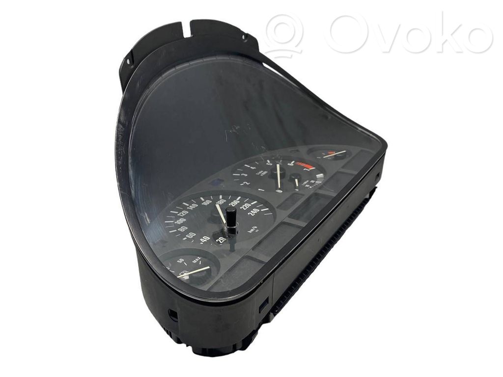 Speedometer (in the instrument panel)