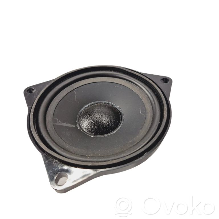 Skaļrunis (-i) priekšējās durvīs