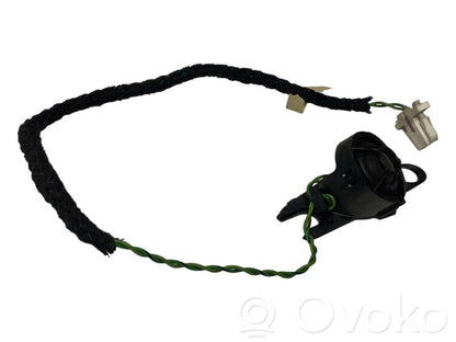 Augsto frekvenču skaļrunis (-i) priekšējās durvīs