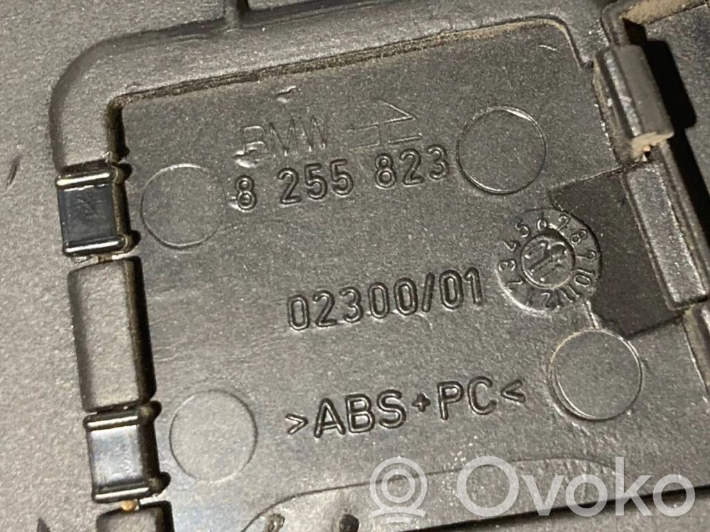 Bagāžnieka sānu apakšējās apdares panelis