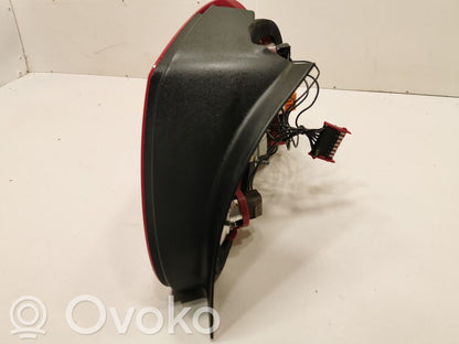 Задний фонарь в кузове