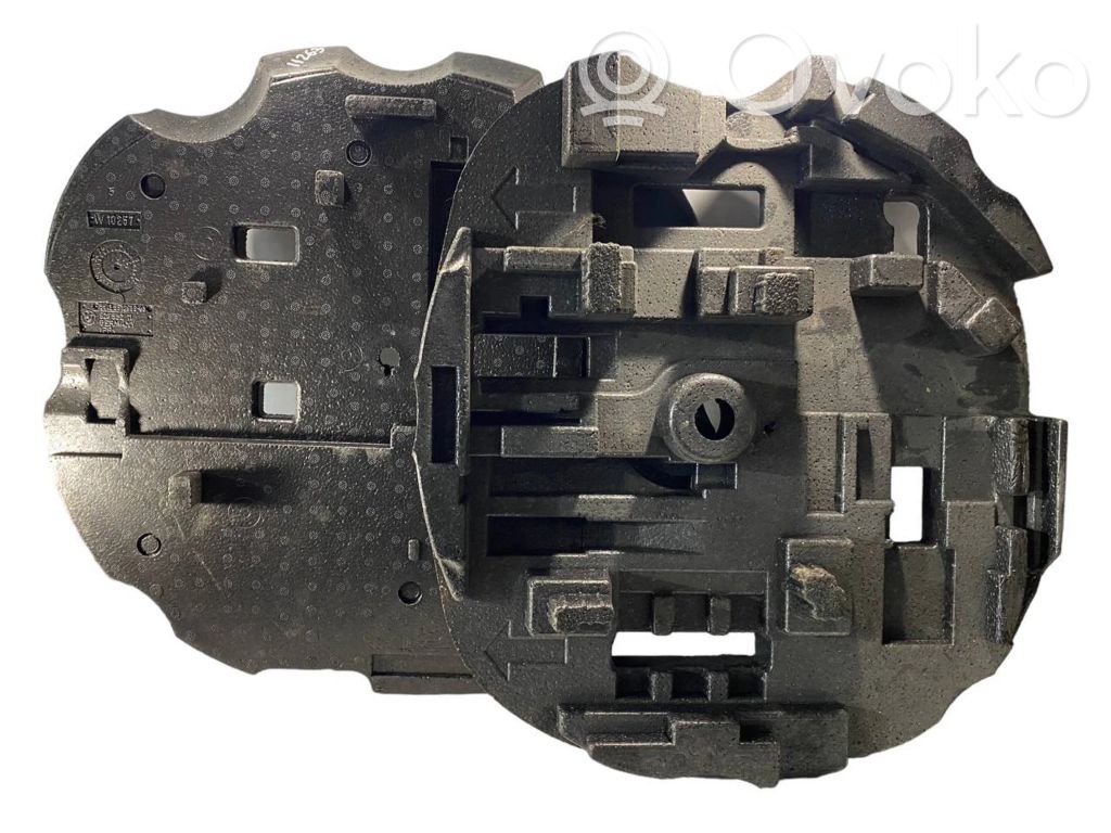 Rezerves riteņa nodalījuma dekoratīvā apdare