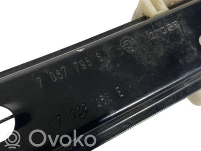 Priekšpusē elektriskā loga pacelšanas mehānisma komplekts