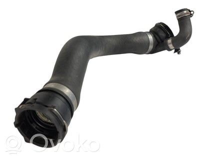 Caurulīte (-es) / šļūtene (-es)