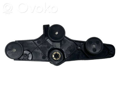 Dzinēja pārsega attaisīšanas rokturītis