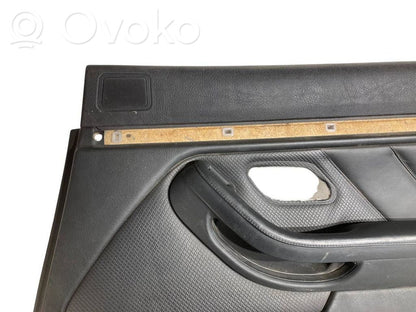 Apšuvums aizmugurējām durvīm